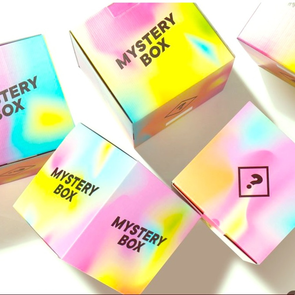 🎉💖 HOST PICK 💖🎉 10 ITEM 5 FULL SIZE MAKEUP SKINCARE HAIR MYSTERY BOX NWT